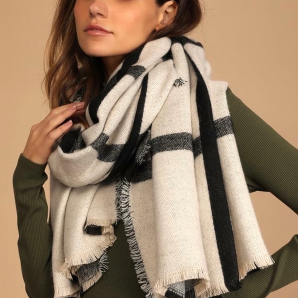 Elegant Black and White Plaid Scarf